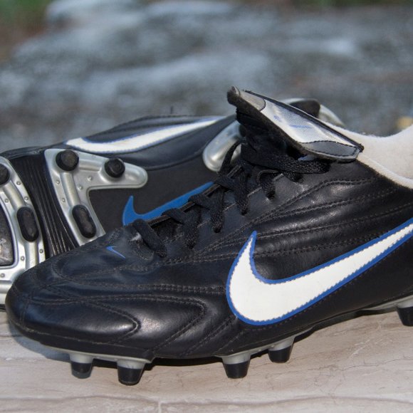 soccer cleats 7.5